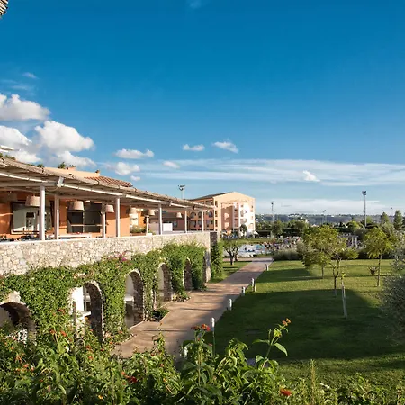 리조트 Th - Borgo Di Fiuzzi & 4*